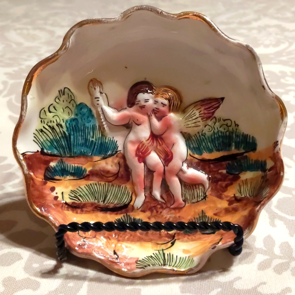 A Capodimonte Trinket Dish Cherubs Flowers Gold Rim